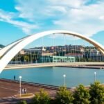 A Zubizuri híd Bilbao városában, modern építészeti remekmű.