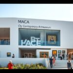 A MACE Kortárs Művészeti Múzeum épülete Ibizán, látogatók a bejáratnál.