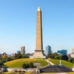 Bunker Hill emlékmű Boston városában, obeliszk és zöld domb.