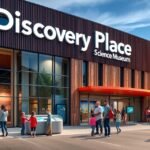 Discovery Place Science Múzeum Charlotte városában, látogatók interaktív bemutatókkal.