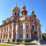 A Temesvári szerb ortodox székesegyház gyönyörű építészete napfényben.