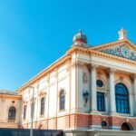 A Szigligeti Színház impozáns épülete Nagyváradon, Romániában.