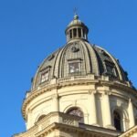 A Braunstein-palota díszes kupolája Jászvásáron, Romániában.