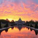 A Łazienki park lenyűgöző látképe naplementekor.