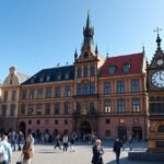 Óvárosi tér és Városháza Prágában, történelmi épületek és emberek.