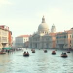 Velencei csatorna Acqua Alta idején, sok hajóval és látogatóval.