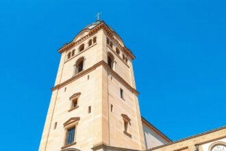 A Szent Anasztázia-katedrális harangtornya Zárában.