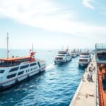 Split kompkikötő hajók az Adriai tengeren, turisták az útvonalon