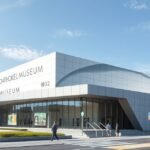 Kóbe Földrengés Emlékmúzeum modern épülete a városban