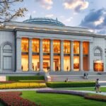 A Hirosimai Művészeti Múzeum látképe szép környezetben