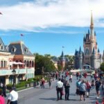 Disneyland Párizs csodás tája és színes épületek