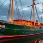 Rickmer Rickmers múzeumhajó Hamburg kikötőjében éjszaka