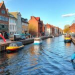 Hajókázás az Alter Strom csatornán Rostock városában.