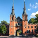 A Holstentor városkapu Lübeckben, négy toronnyal és gótikus stílusban.