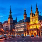 Lipcse központjának látképe esti fényekben