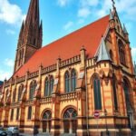 A Szent Sebald-templom panorámája Nürnbergben, gótikus építészet.