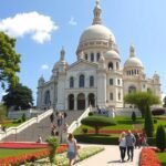 A Sacré-Cœur bazilika Montmartre dombján gyönyörű környezetben