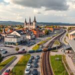 Ingolstadt városképe, autók és vonatok kereszteződése Bajorországban.