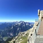 First Cliff Walk kilátás a Grindelwald felett a hegyekben