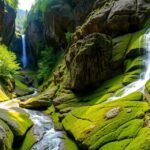 Liechtensteinklamm szurdok zöld sziklák és vízesések