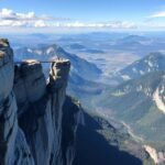Kilátás a Hohe Wand Skywalk üvegkilátójából Bécsújhely felett.