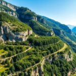 Az Ötscher-szurdok festői tája Alsó-Ausztriában, zöld hegyekkel és kanyonokkal.