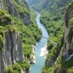 Vastálcákon álló emberek a Hernád folyó felett, lélegzetelállító tájban.