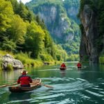 Túrázók tutajozás közben a Dunajec folyón a Pieninek kanyonban