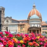 Virágzó kertek és reneszánsz építészet Firenzében tavaszi hétvégén.