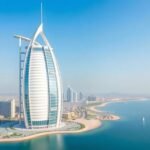 A Burj Al Arab, Dubai hétcsillagos szállodája a tengerparton.