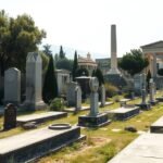 Kerameikosz temető romjai Athénban, ókori sírkamrákkal és városfal maradványokkal.