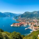 Montenegrói Kotori-öböl és hegyek lélegzetelállító látképe