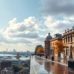 Liverpool városi táj, napfényes időjárásban és gyönyörű épületekkel.