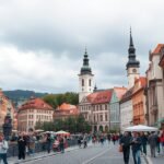 Pozsony óvárosi fő utca, kávézók és történelmi épületek