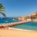 Alicante város látképe a Playa del Postiguet homokján