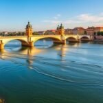 A Pont Neuf híd a Garonne folyó felett, Toulouse városában.