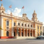 A neoklasszicista Városháza impozáns homlokzata Murciában.