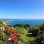 Bájos virágos kertek Kertemindében, a tengerpart mellett.