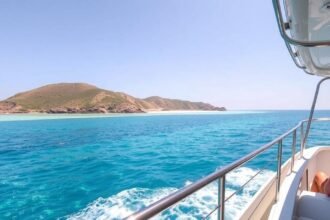 Hajókirándulás Ilha Deserta szigetére Faro közelében