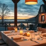 Elegáns étterem a Schackenborg Slotskro fogadóban, gyönyörű naplementével.