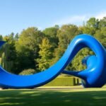 A Nagy Kék szobor hullámszerű formákkal Skive városában, Dánia