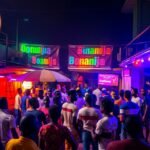 Douala Bonanjo negyedének éjszakai szórakozása, színes fények és táncoló emberek.