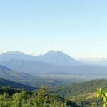 A gyönyörű Ngaoundal-hegység panorámája Tibatiból.