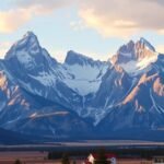Grand Teton hegycsúcsok és vidéki táj a Yellowstone mellett