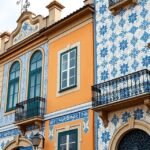 Porto város kék-fehér azulejo csempés épülete