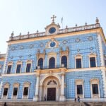 A Raio palota homlokzata kék csempékkel Braga városában.