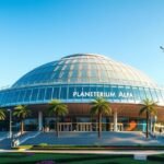 A Planetárium Alfa épülete Monterreyben, Mexikóban, napfényben.