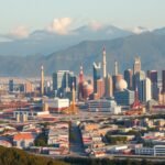 Monterrey ipari városkép hegyekkel a háttérben