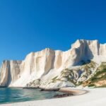 A fehér krétasziklák panorámája a Balti-tenger mellett.