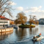 Csónakázás a Neckar folyón Tübingen városában, platánfák árnyékában.